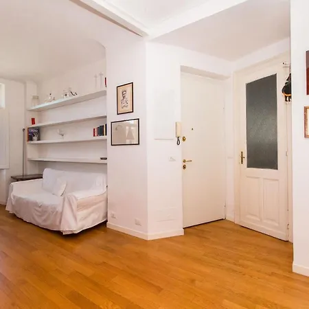 Pozzo Strada Bright - With Balconies Apartment *
